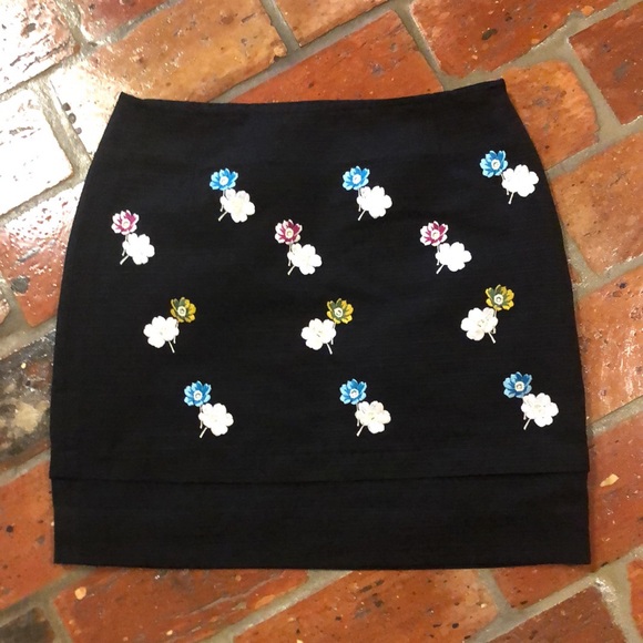 Anthro HD In Paris Campanula Black Silk Blend Floral Embroidered mini skirt sz2 - Picture 2 of 11